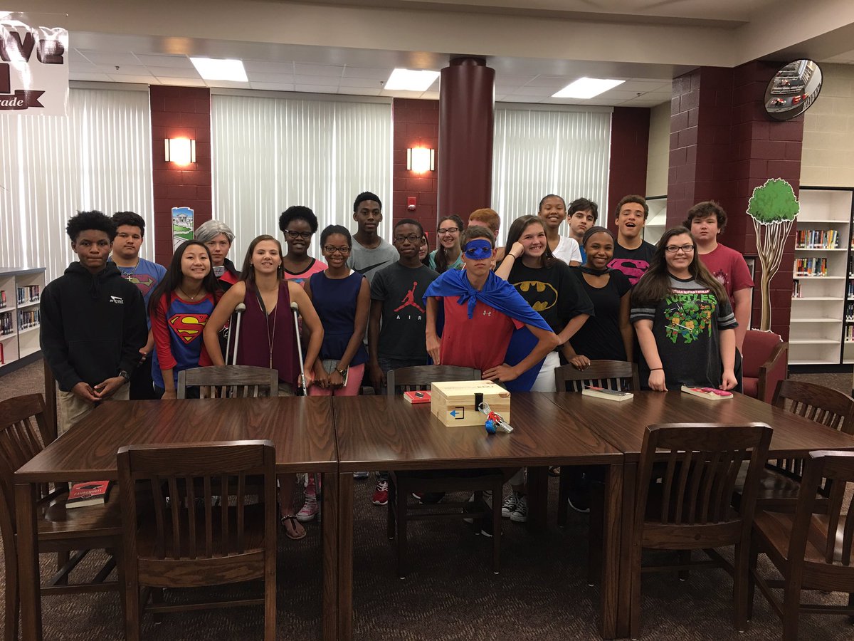 S9GSLibrary's tweet photo. Mrs. Mathheus's class is ready to #BreakoutEdu  #Fahrenheit451 @kellymathheus @S9GS https://t.co/bv6BJvc3Uc