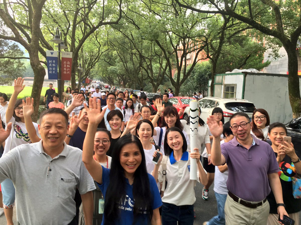 BatesMichaelW's tweet photo. Great turnout for @G20 'Friendship Walk' in Hangzhou to mark #PeaceDay2016 @PeaceDay @UN https://t.co/nWDw8IsEa5