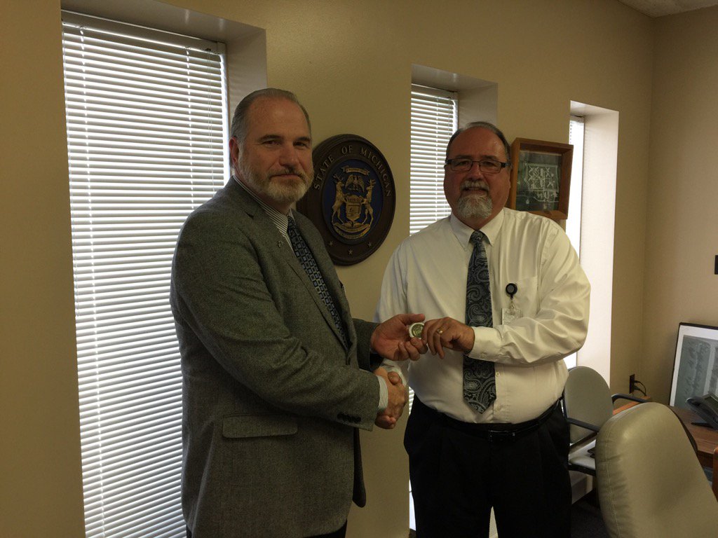 wardenwinn's tweet photo. ADD Rapelje presents the Symbol of Leadership coin to Deputy Pat Warren for his initiatives in Operations @ SRF. https://t.co/t5i9KhWCQG