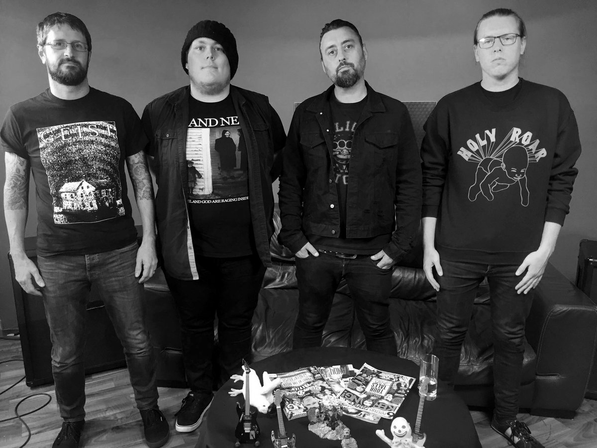 AmpdShowTV's tweet photo. Don't forget @AmpdShowTV @ 10pm tonight on @BigCentreTV. Rock, Punk, Metal News. Gig Guide. Plus I'm chatting to @ConjurerUK on the sofa https://t.co/zrLRelf91R