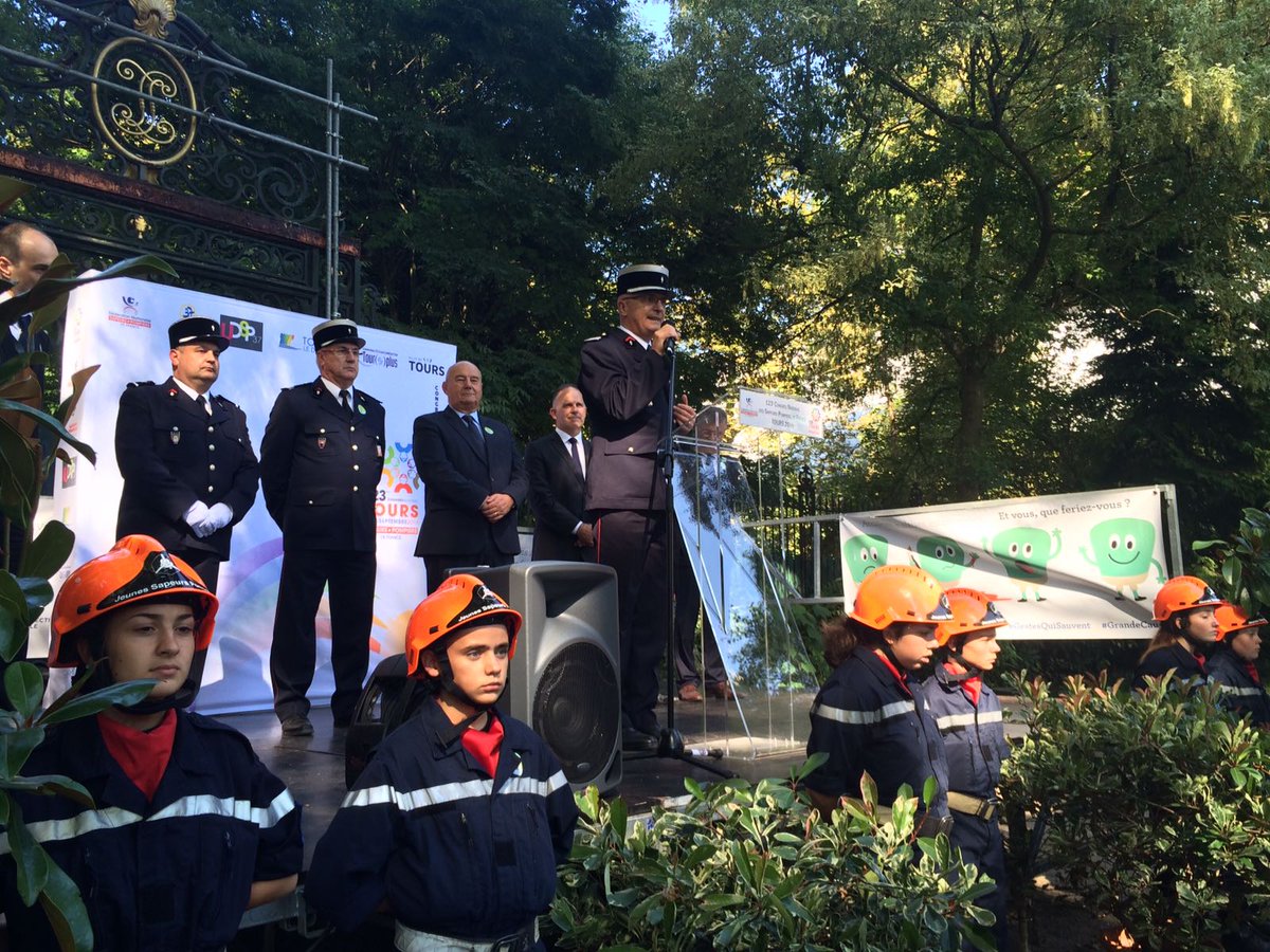 EFaure112's tweet photo. #CNSPF Inauguration du village sapeurs-#pompiers @villedetours. J'invite le public à découvrir les #GestesQuiSauvent #grandecause https://t.co/IzmIeRyDOm