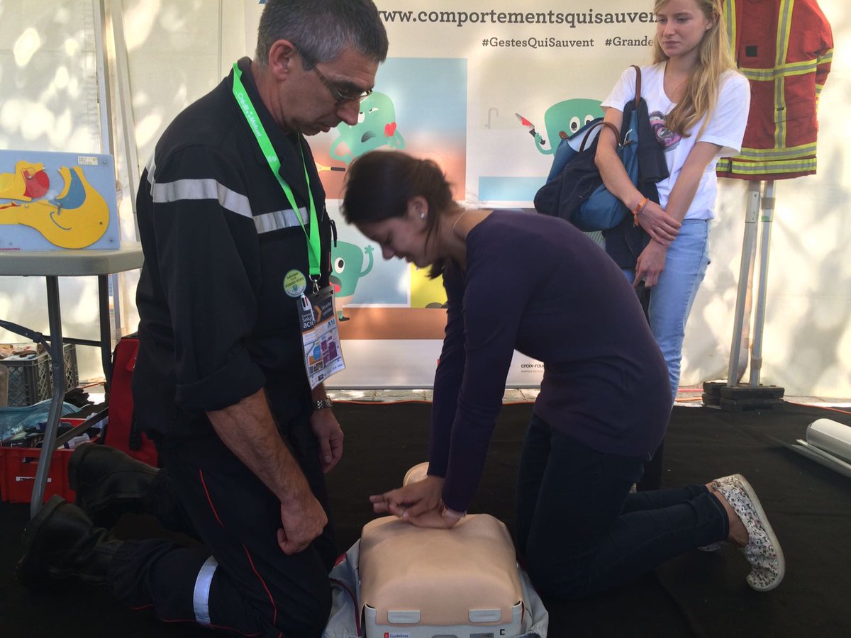 EFaure112's tweet photo. #CNSPF Inauguration du village sapeurs-#pompiers @villedetours. J'invite le public à découvrir les #GestesQuiSauvent #grandecause https://t.co/IzmIeRyDOm