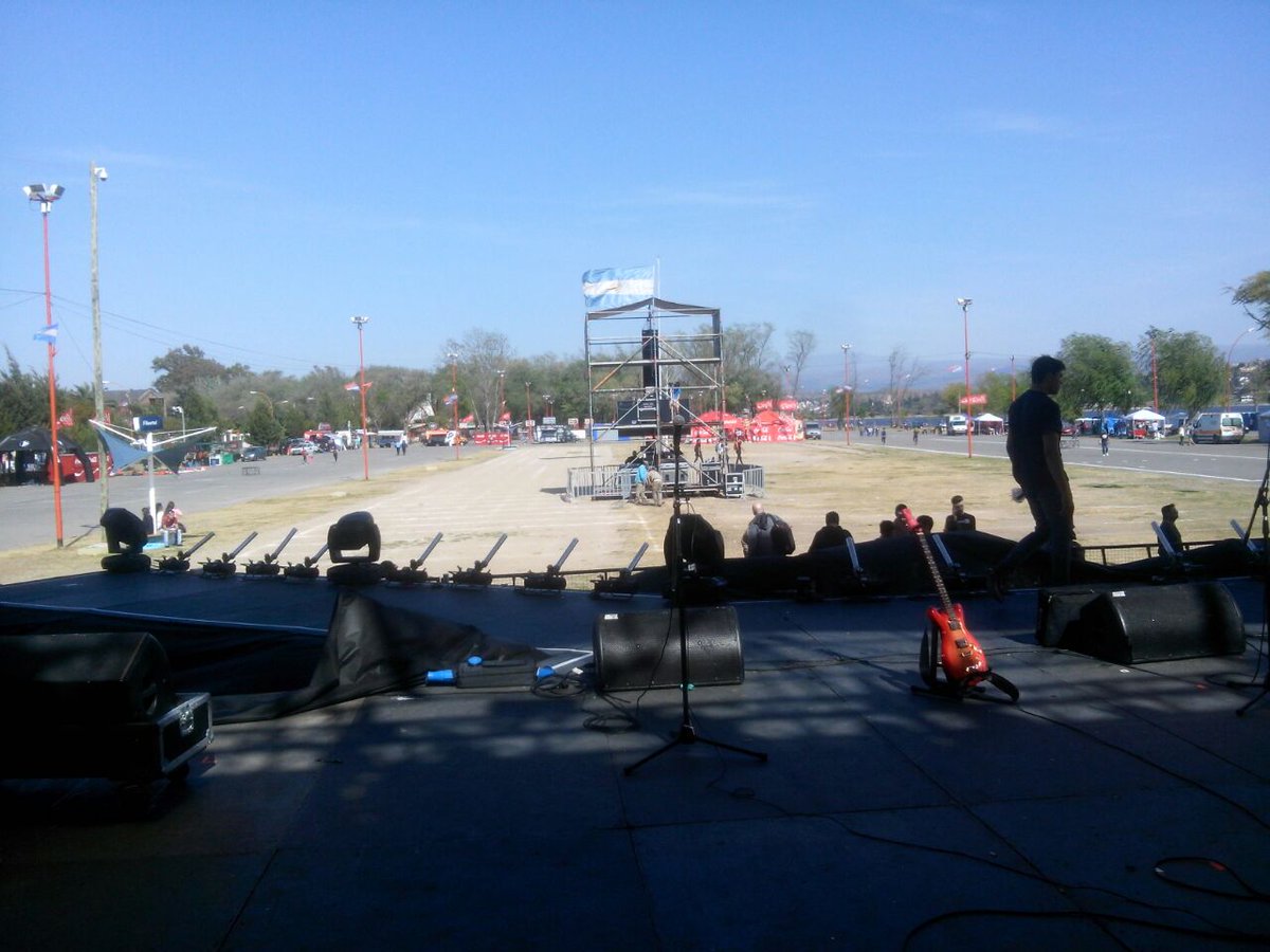 TabacodeBarro's tweet photo. todo listo para rumbear ! 14.15 hs subimos al esc ppal de Villa Carlos Paz! hacemos historia! https://t.co/S6y1Q7OZcy