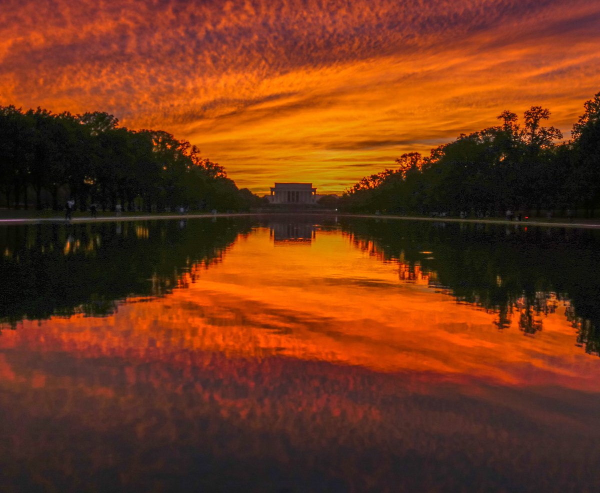 capitalweather's tweet photo. Photos: A second straight stellar sunset in D.C. area: https://t.co/rxyyx7cTSF Image here by @CTDPIX (Chris Duncan) https://t.co/GTxEdOZdLJ