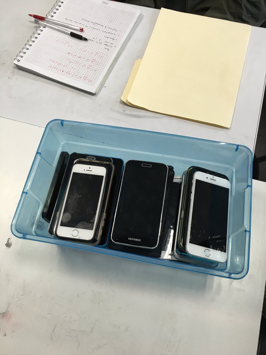 Ahora, al iniciar la clase, alumnos y profesor nos deshacemos de los celulares y nos concentramos en la lección. Créanme que fue necesario.