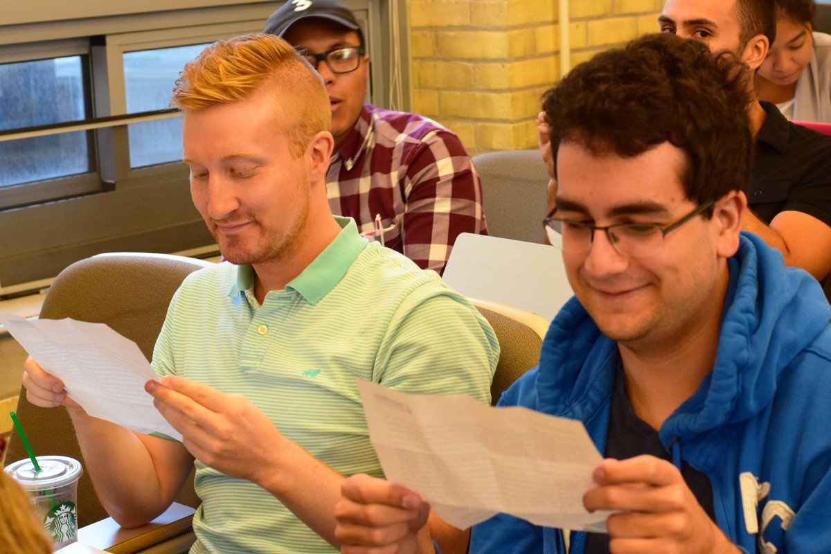 UofTNursing's tweet photo. Thank you to our alumni for their amazing #goldennotes that we got to share with #classof2018 as they began classes! #UofTNursingGoldenNotes https://t.co/3gGg7eMnxl