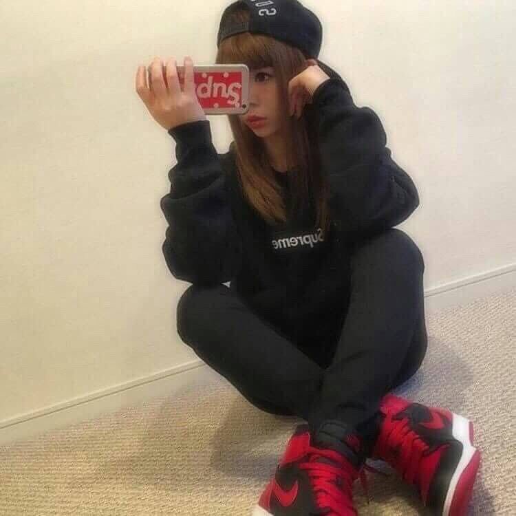 streeterbot's tweet photo. こんな女性に憧れます https://t.co/5T36aTm0A4