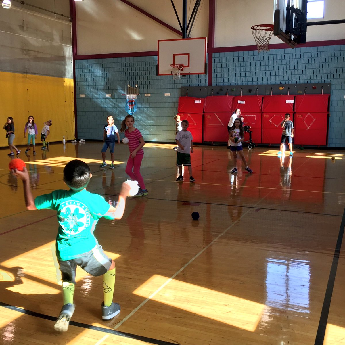 MrHennesseyPE's tweet image. 3rd Grade working on #Defense, #Teamwork, &amp;amp; #ThrowingAccuracy during Birthday Party. #DolbearePE #physed