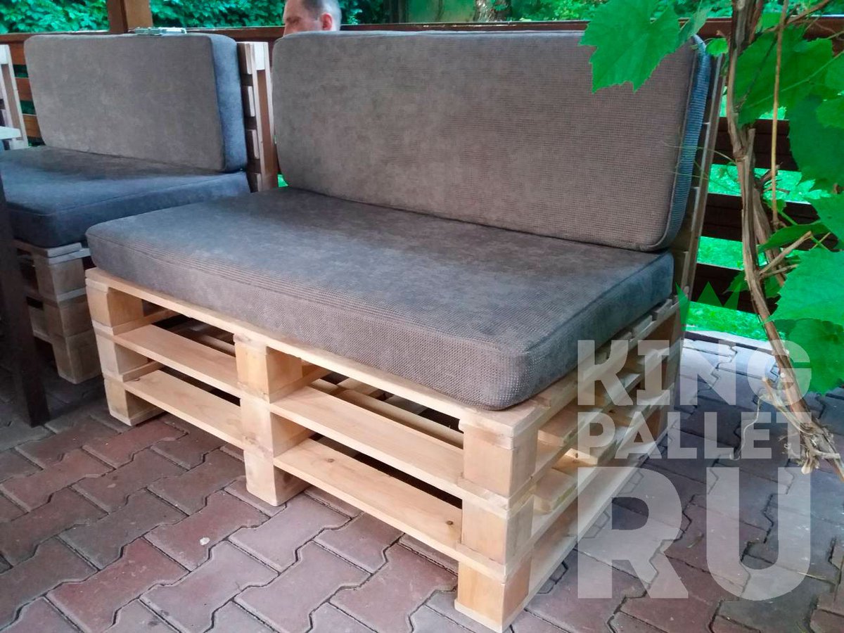 Диваны из поддонов с подушками от Мастерской KingPallet - kingpallet.ru/divan-iz-poddo… #мебель #паллеты #поддоны #дизайн #интерьер #стиль #москва