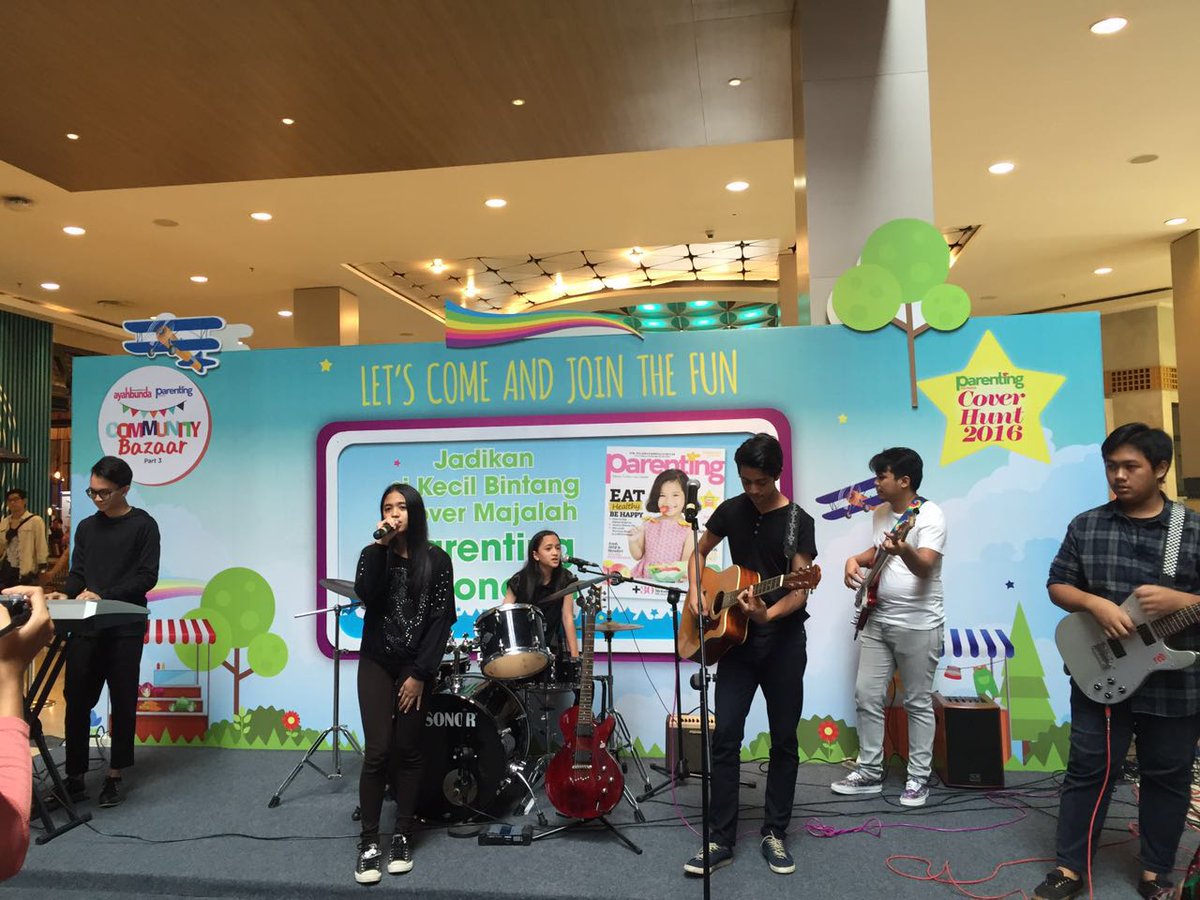 3 lagu yg dinyanyikan olh kk smp dan sma cakra ini pastinya tidak kalah keren dan disambut antusiasme pengunjung 😻