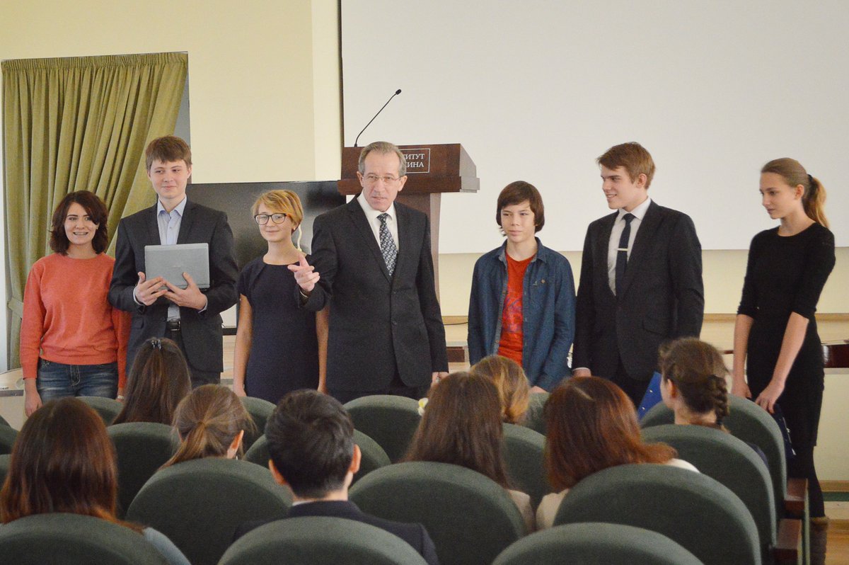 Приглашаем московских школьников к участию в конкурсе ораторов!
pushkin.institute/news/detail.ph…
#конкурс #Москва #русскийязык