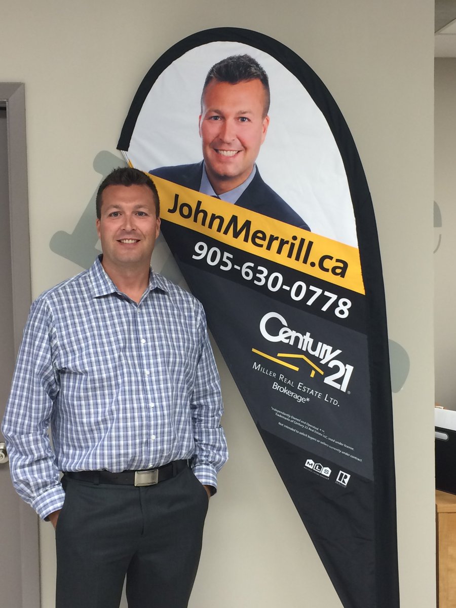 SpeedproBurloak's tweet photo. Now that's taking pride! John Merrill is showing you how serious he his about finding you the RIGHT buyer #windflag #realestate https://t.co/jIIQeG8GjW