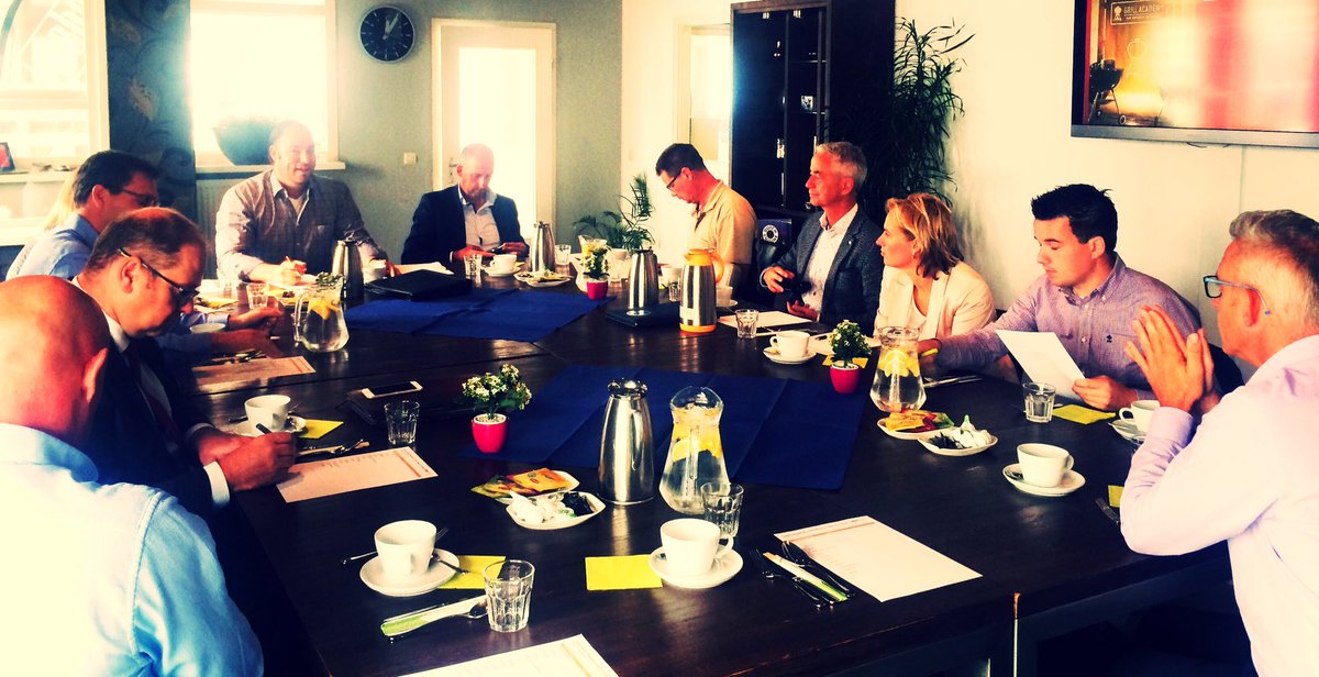 Zaken doe je met mensen, niet met bedrijven. Waardevolle netwerklunch van <a href="/PROconnectNL/">PRO-Connect</a> in Venray! #eventmarketing