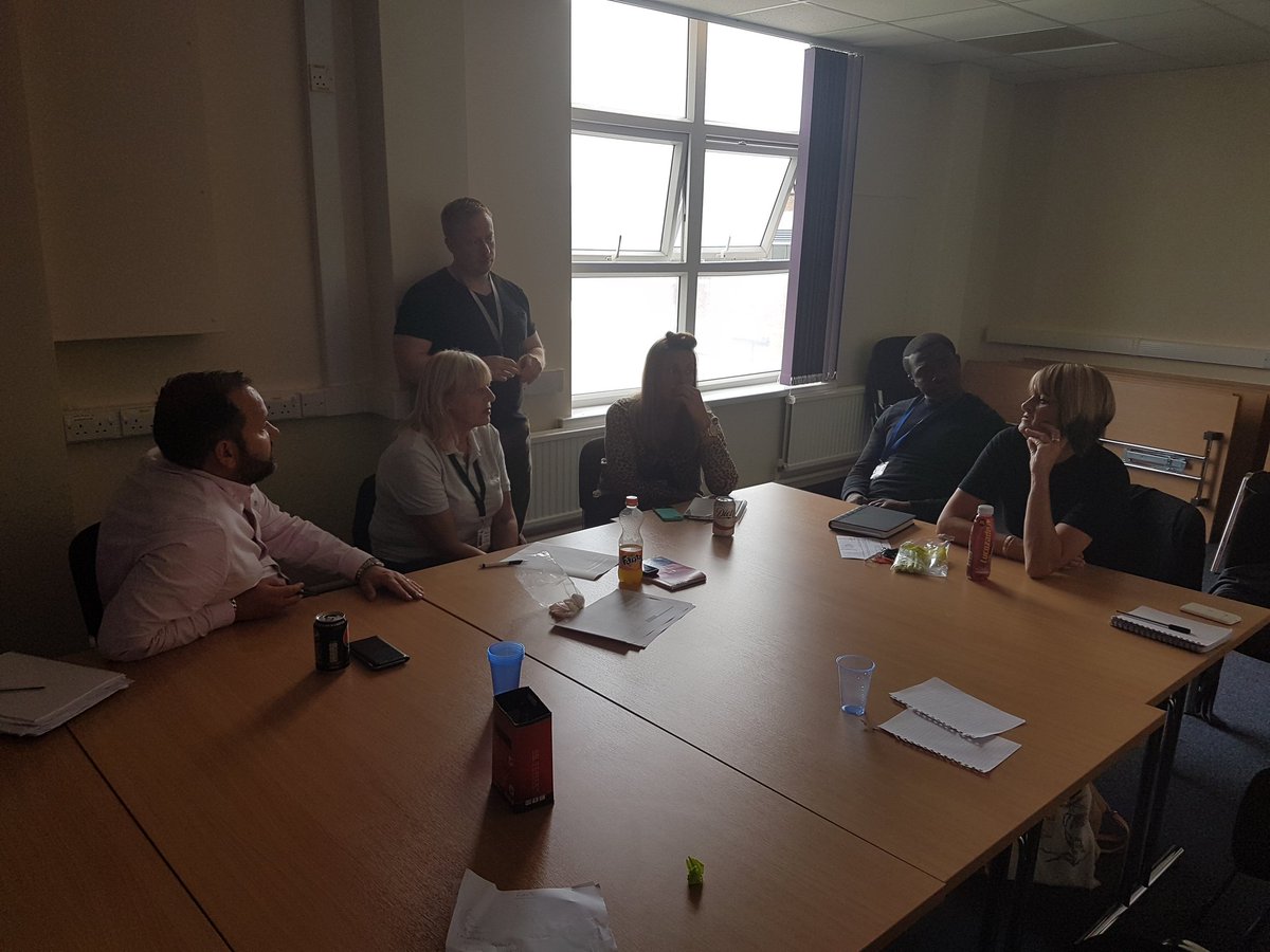 LifelineBradfrd's tweet photo. Great meeting our team in #Hull today talking about #Diversity projects! #ReflectTheCommunityYouWorkWith #Health&amp;Wellbeing #LifelineProject https://t.co/HjZ8ViwnZ3