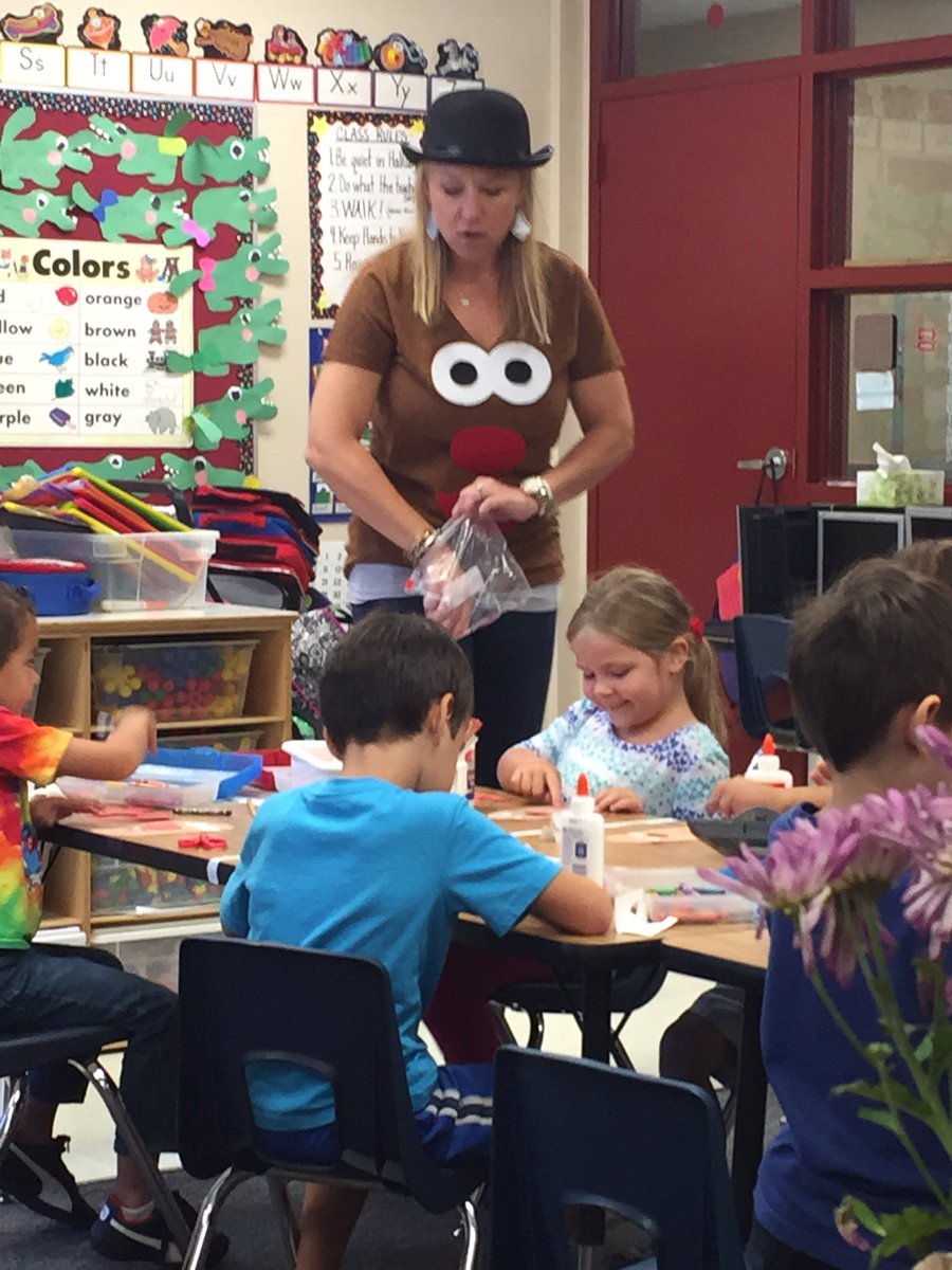 msharrisK16's tweet photo. Kindergarten LOVED the creative counselor lesson to remind them they have someone to talk to!@PowellCISD https://t.co/ire1u33Gtp