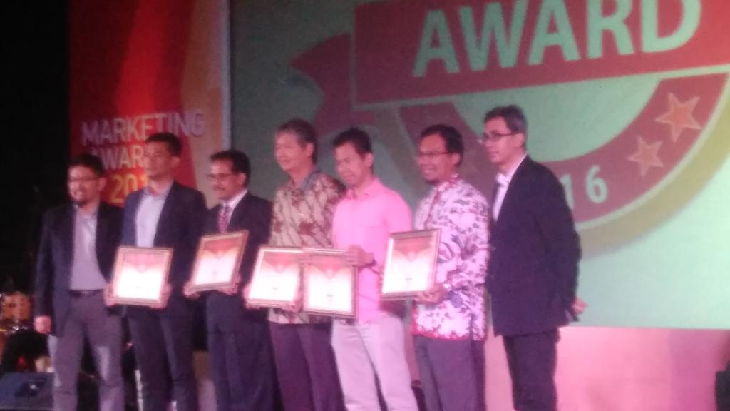 Marketing_co_id's tweet photo. Para dewan juri Marketing Award 2016 berfoto bersama. #MarketingAward https://t.co/CWahW3s3EH