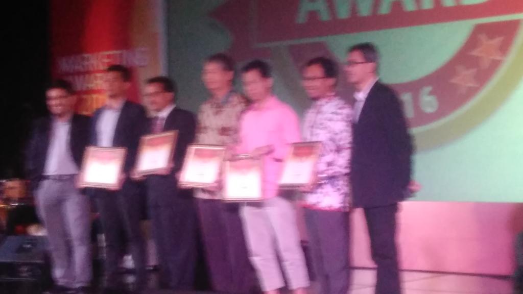 Marketing_co_id's tweet photo. Para dewan juri Marketing Award 2016 berfoto bersama. #MarketingAward https://t.co/CWahW3s3EH