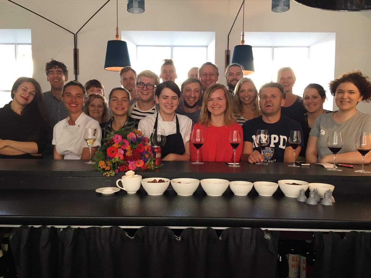 3 pavāru restorāns tweet media