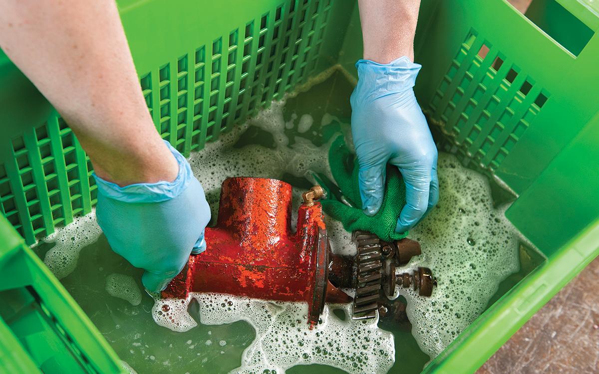 biocircle's tweet photo. You can wheel the #CleanboxDip around the shop to avoid carrying sharp, heavy or slippery parts. #WednesdayWisdom https://t.co/WN4dE6uXap