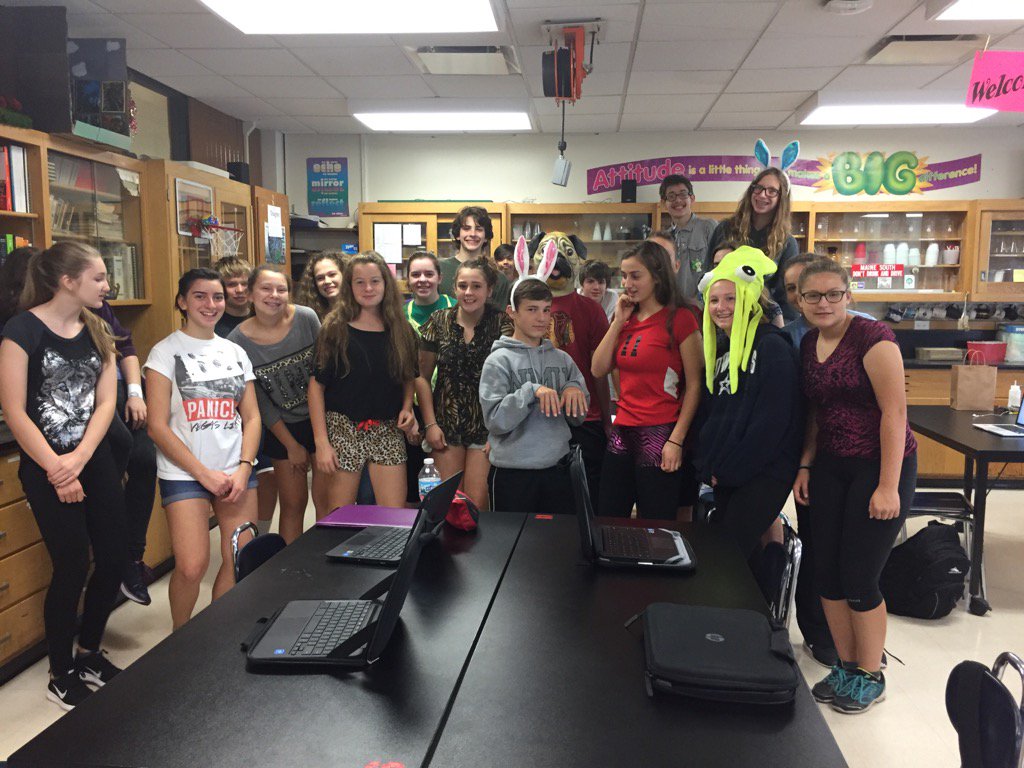 meganmckay2001's tweet photo. Our whole class had animal print! @MsLiakakos #biohawks https://t.co/9sBOWn5HjV