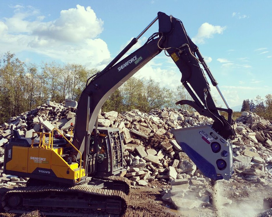 Xcentric_Ripper's tweet photo. First #Xcentric #Crusher #XC30 in #Western #Canada, with our dealer #ShearForce #Equipment. "Impressively smooth, quiet and fast" (SFE) https://t.co/AdhE1wEV6e