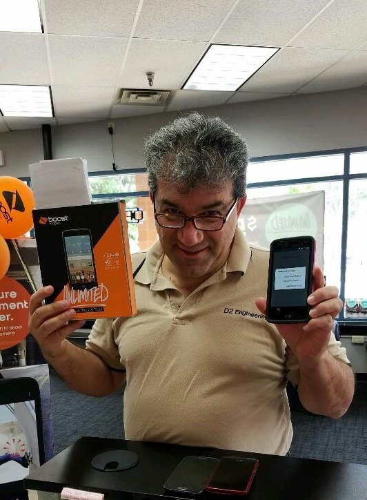 Happy customer early at Mobile Factory #WhereYouAt @BkHedl1 @TjonesSprint <a href="/Allin_SPG/">Bryan</a> @Mitchell_Boost @SPG_Josandy @Kedez_SPG @BillGSPG_DC