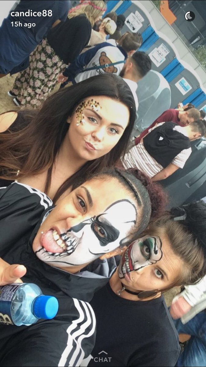 hadleydblack's tweet photo. festival madness with my girls 💕 https://t.co/njYbUngF9w