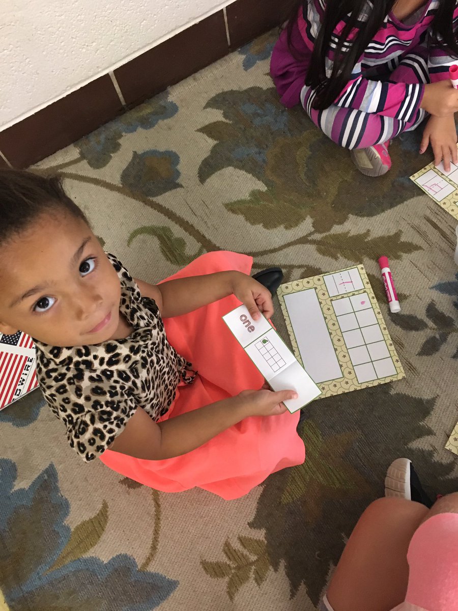 CometasKinders's tweet photo. We introduced a few new centers for work time today! Number words, environmental print, and geoboards! @PLVBears #plvbear https://t.co/dz5PSQzakl