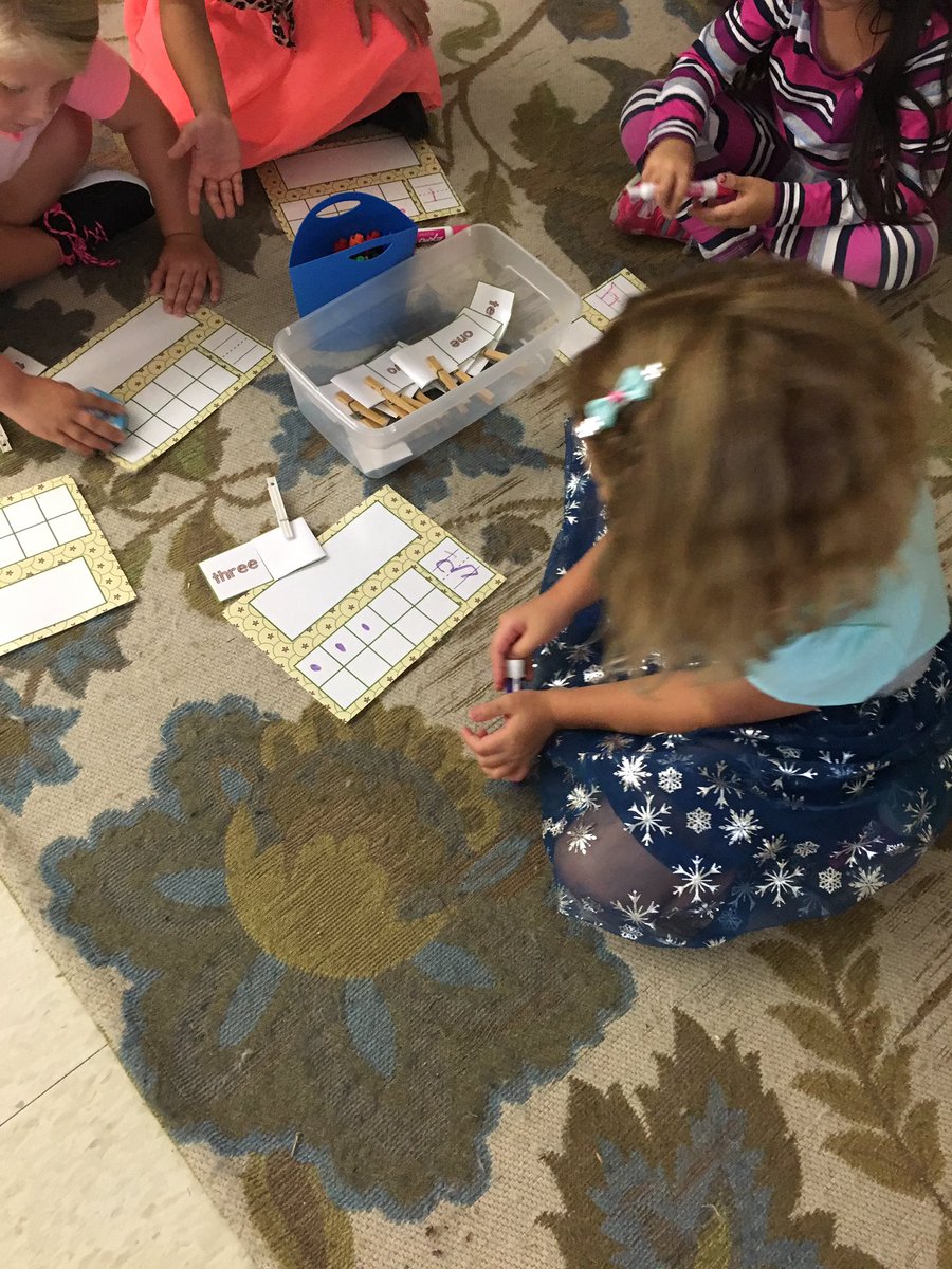 CometasKinders's tweet photo. We introduced a few new centers for work time today! Number words, environmental print, and geoboards! @PLVBears #plvbear https://t.co/dz5PSQzakl