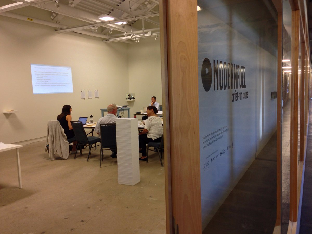 Wrapping up day 1 of our #MMSclinic in #Kingston <a href="/ModernFuelARC/">Modern Fuel</a>. Tomorrow the group works on telling their #financialstory!