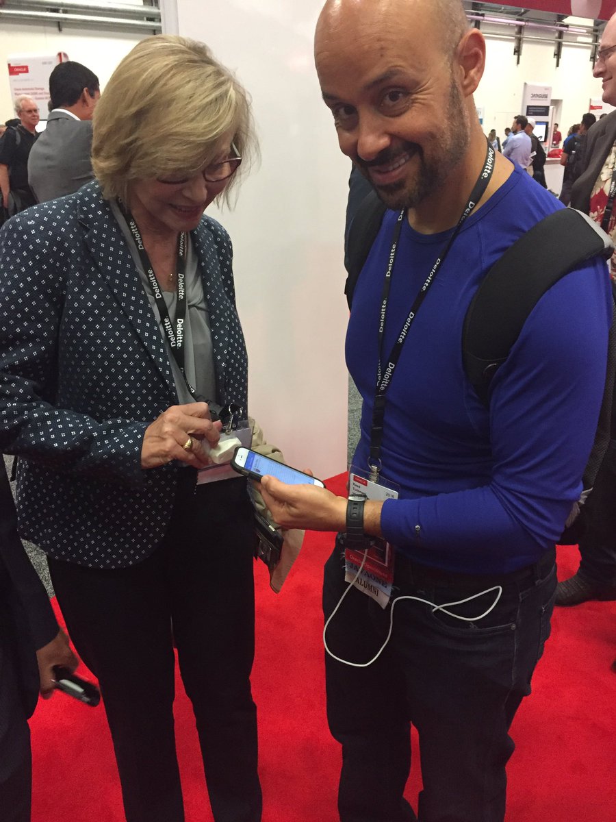 suliyar's tweet image. Mobile challenge in action. Players capturing Deb Pokemon #oow16  @OracleMobile #oraclemcs
