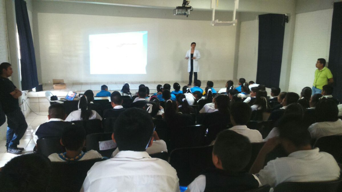 IssstePuebla's tweet photo. El @IssstePuebla realiza pláticas y orienta a los jóvenes en la Semana Nacional de Salud de la Adolescencia 2016. #Huauchinango #SnMartin https://t.co/9gVrG8m2X2