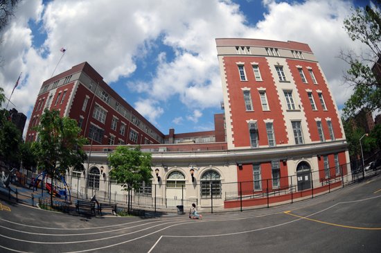 BlackFives's tweet photo. #PS188 opened this date (1903) as "the largest school in the world," sparking generations of #LowerEastSide hoops: https://t.co/6OeQ46wQAO 🏀 https://t.co/vIekLYjDbo