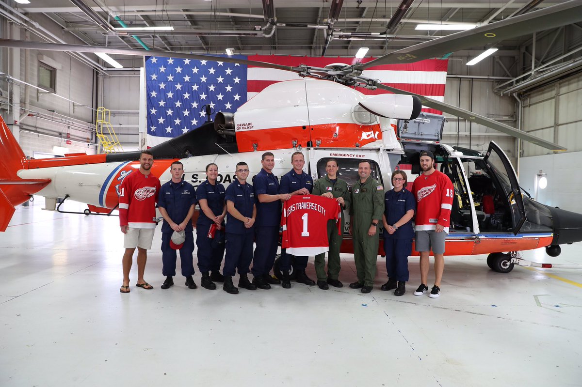 DetroitRedWings's tweet image. Thanks for having us, CGAS Traverse City! 🇺🇸👍🏻 #MICommunityTour