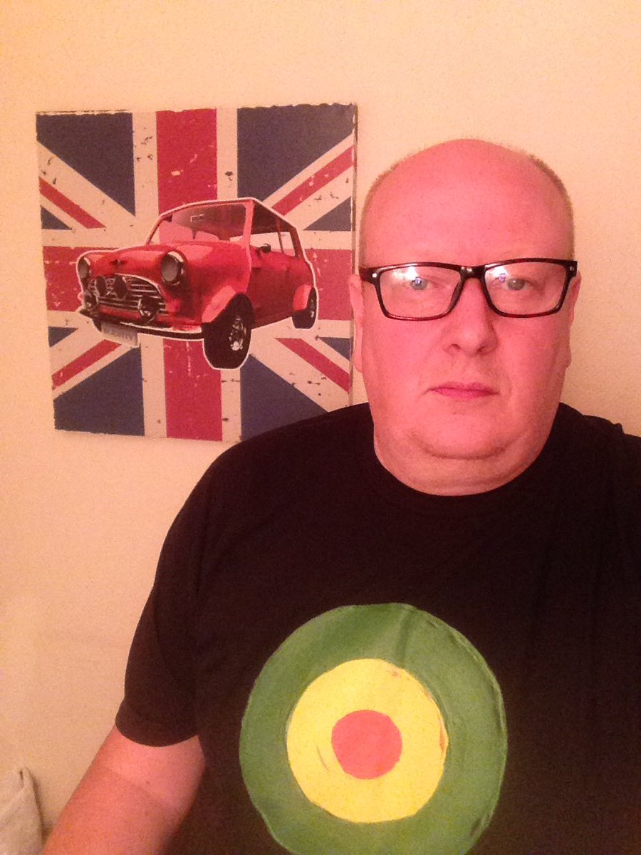 malcolmallen's tweet photo. @b_travers_arts @malcolmallen rockin the #Roundal https://t.co/W9Jwm7hXrC