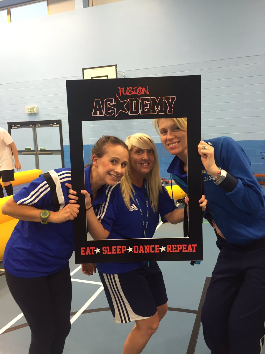 Lukejj_97's tweet photo. 📸 St.Michaels PE Dept. Repping Fusion Academy's selfie board! #OpenEvening @stmichaelssport ⚽️@fusionacademy2 👯 https://t.co/wld7VQdUDp