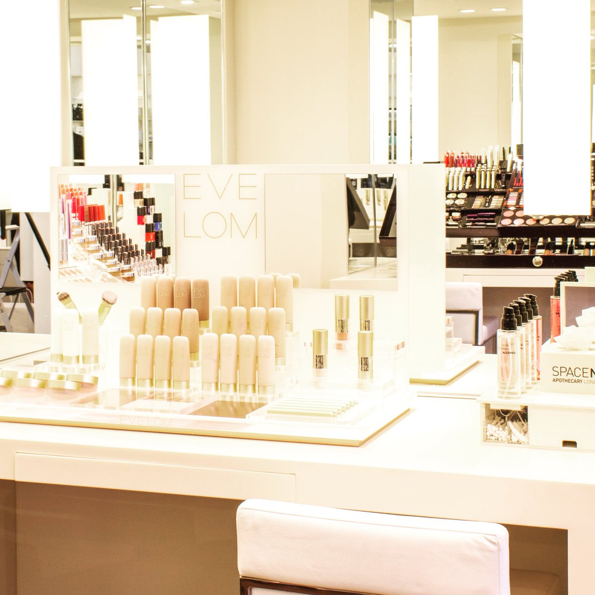 All set for your fall beauty routine? The new <a href="/SpaceNKusa/">Space NK USA</a> is a must for serious beauty mavens 🙌.  bit.ly/2d3Ff2d
#beauty #bbloggers
