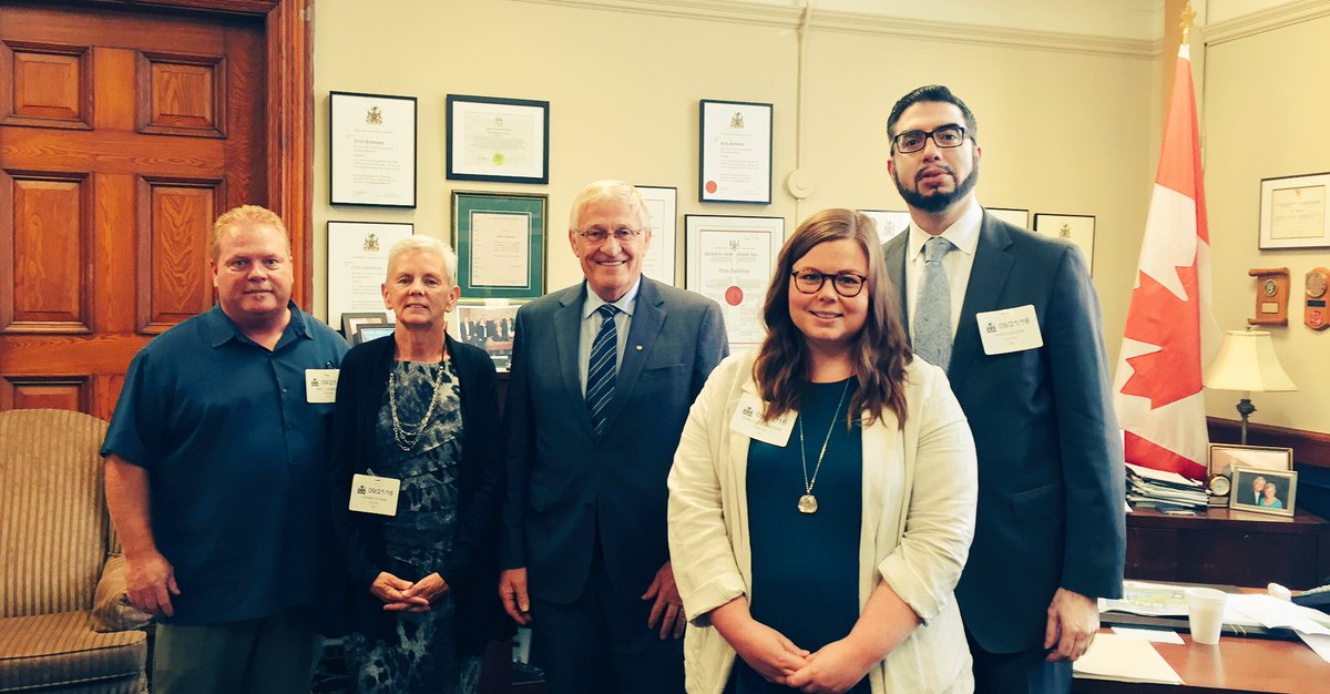 FeedOntario's tweet photo. Chatting social assistance and its impact on food bank use with MPP Hardeman #onpoli #HungerAction16 #HungerAwarenessWeek https://t.co/XgfSacxVHh