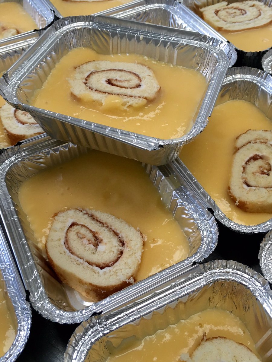 carekitchen1's tweet photo. Strawberry jam roll and custard. 🍓🍓🍓 https://t.co/NfoHs7lql5