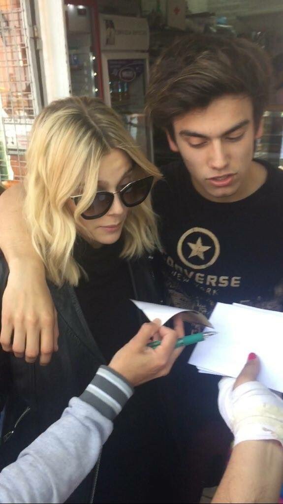 ruggeroftzenere's tweet photo. ESTOY EN EL PISOOO TAN HERMOSOS NO PUEDO MÁS #AgustinBernasconiTrendy #ValentinaZenereVillana #SoyLuna #KCAArgentina https://t.co/R9JSZDvPS1