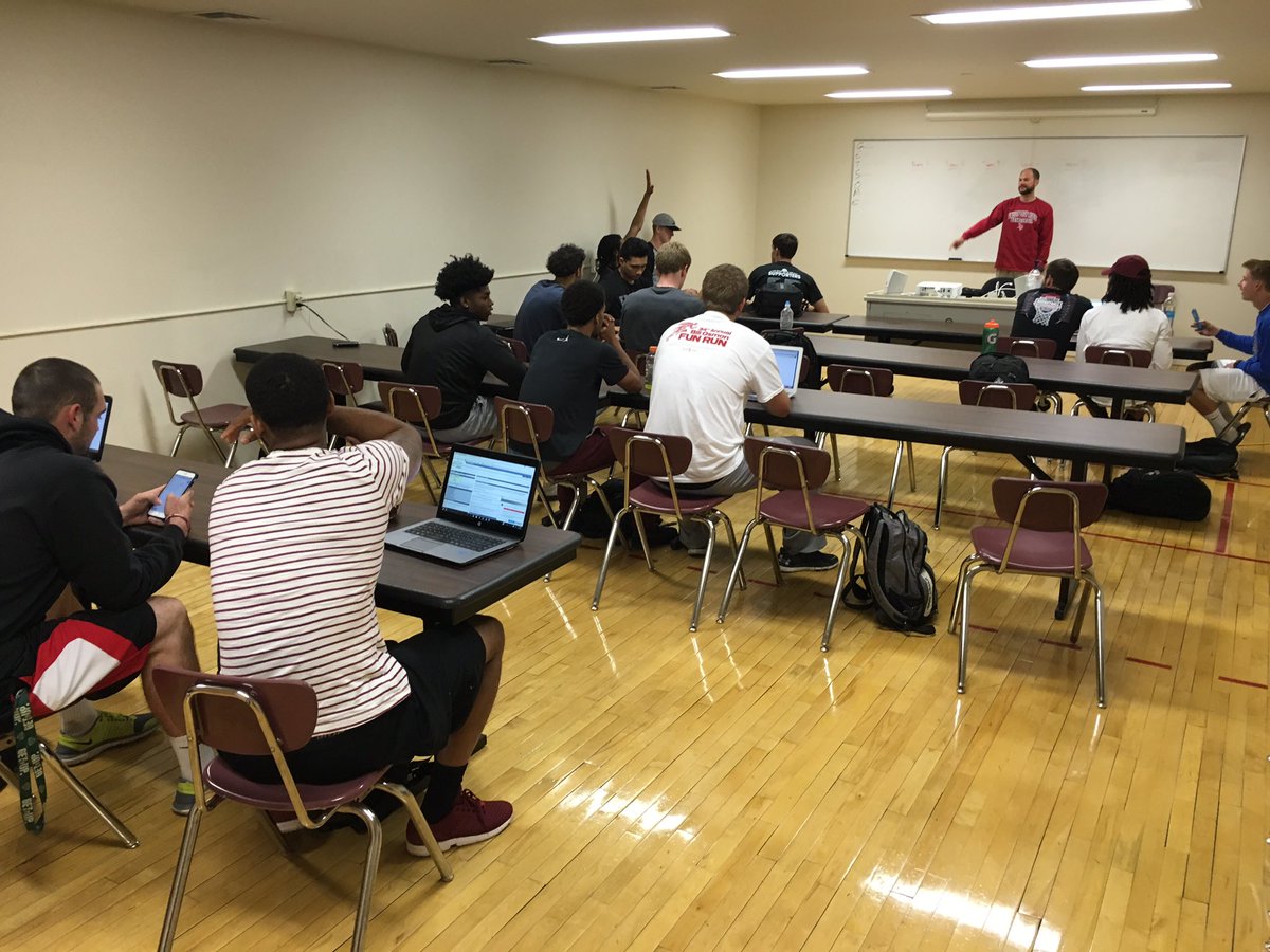 VCSU_MBB's tweet photo. Our guys are enjoying our VCSU Trivia competition #ChopnGo #VCSUPride https://t.co/U6rUf6RtwH