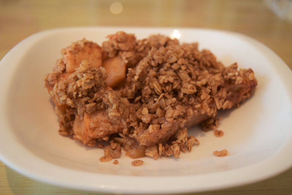 It's Fall Equinox today and what better way to celebrate than with apple crisp!… sweetlesswheatless.com/2016/09/apple-…