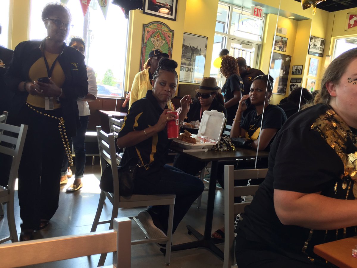 stefenadventure's tweet photo. Tailgating at Canes on Homecoming day!
@ike9_Eagles @lmamerson &amp;@AldineISD https://t.co/0QX7BVFvk3