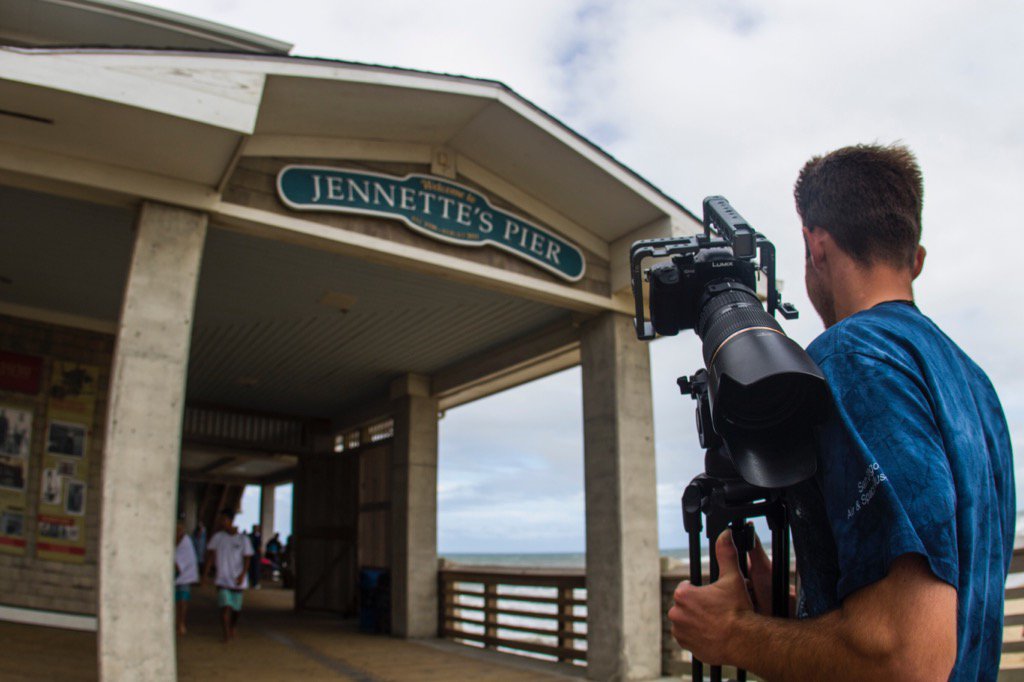 Shoots_Media's tweet photo. Birds eye view on the surfers from Jennette's Pier https://t.co/kuLA4EkFTE
