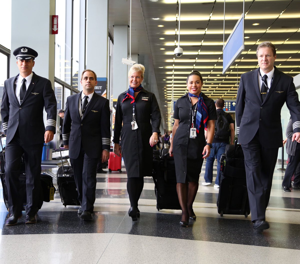 envoyaircareers's tweet photo. When the whole squad ๐ฏ and the world is your runway. #NewUniforms #NewLook #OneAmerican https://t.co/v8KQ5xw7Ow