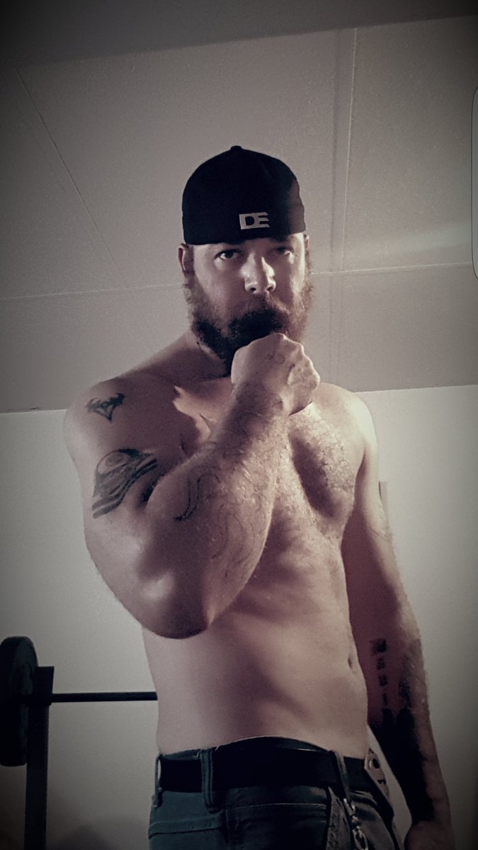 WadsworthCollin's tweet photo. Feeling amazing these days #gymlife #protein on my way to 250lbs #gains #beard #ink #tattoo https://t.co/xMcq2QOQnG