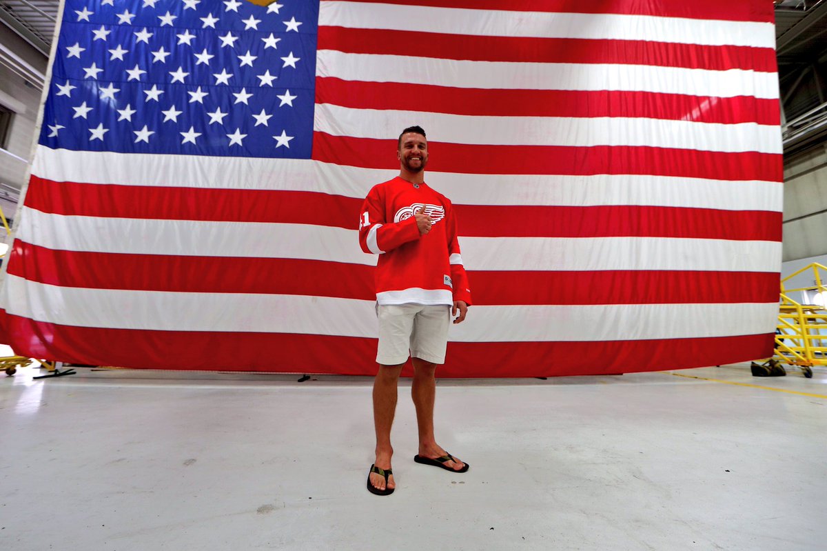 DetroitRedWings's tweet photo. 🇺🇸👍🏻 #GLENDENING #LGRW https://t.co/8xLTzwhz9s