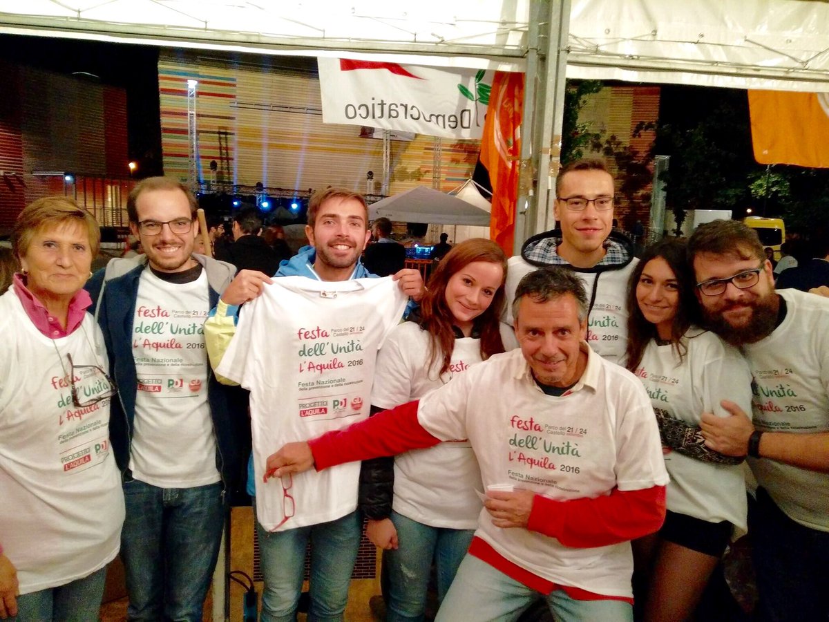 gd_abruzzo's tweet photo. Gd L'Aquila operativi ❤️✊❤️ #festadellunita #gdabruzzo #lamiafestaU #gd #festagd #orgogliogd #giovanidemocratici https://t.co/jZe0U8ZEI9
