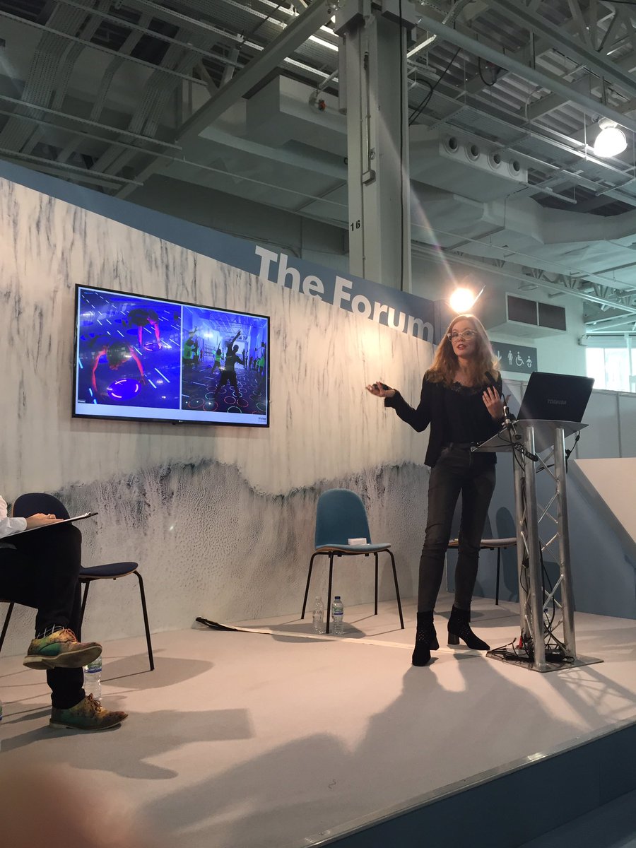 1katejohnson's tweet photo. Incredible talk on how to spot a trend from @hayleyard at @designlondon... remember to "navigate with a beginner's mind" #100%design https://t.co/VmCjzy6qxJ