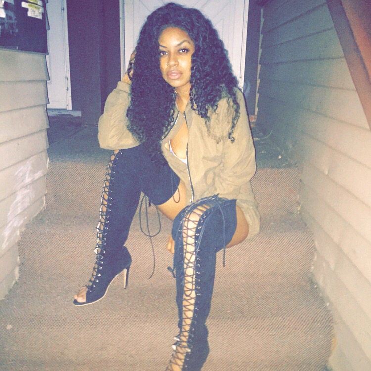 Amber_Mayne's tweet photo. They want my flow, my drive, I'm in my bag #DesignerStitches https://t.co/fyGpFUwTQX